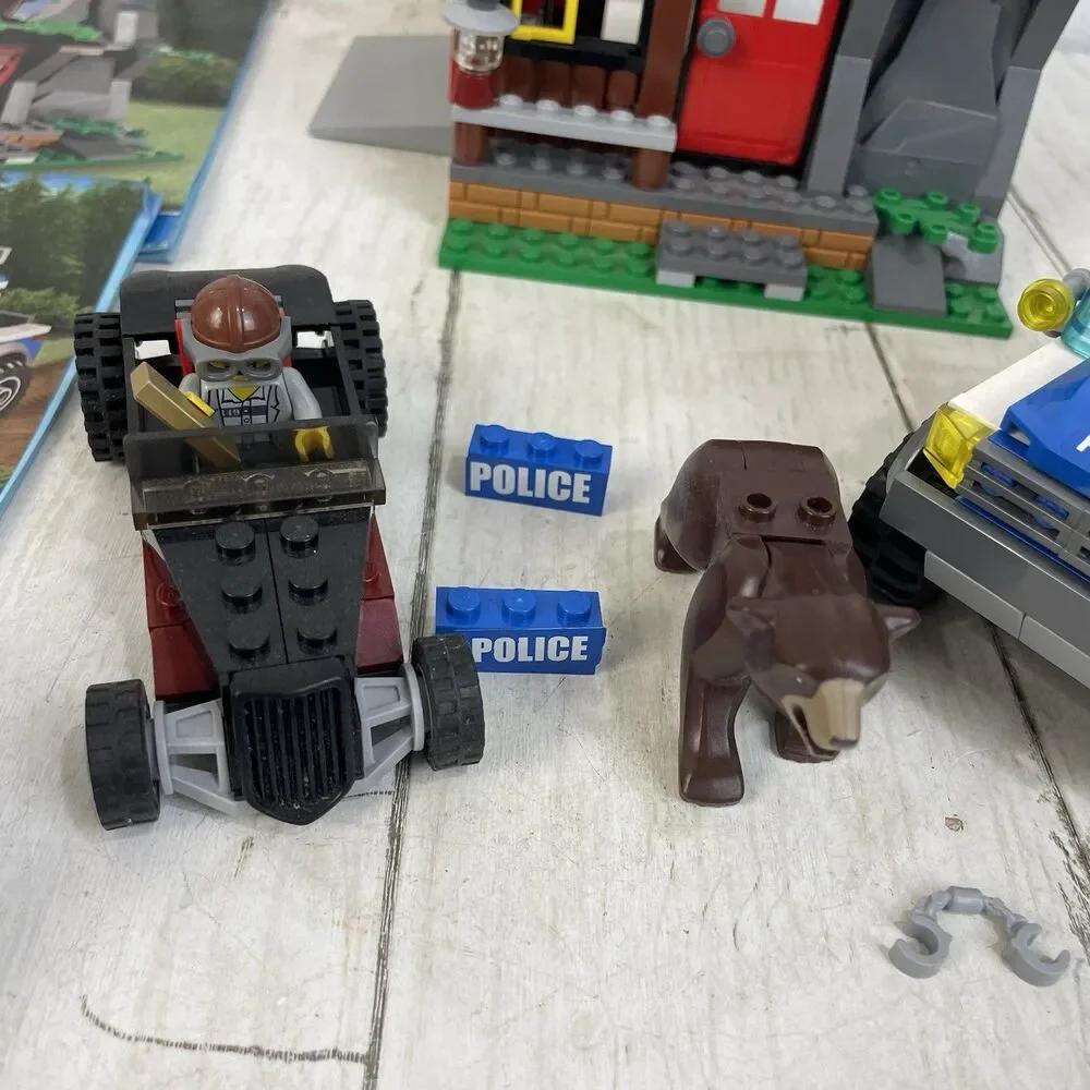 LEGO City Forest Police Robber's Hideout 4438 & Police Pursuit 4437 W/ Manuals